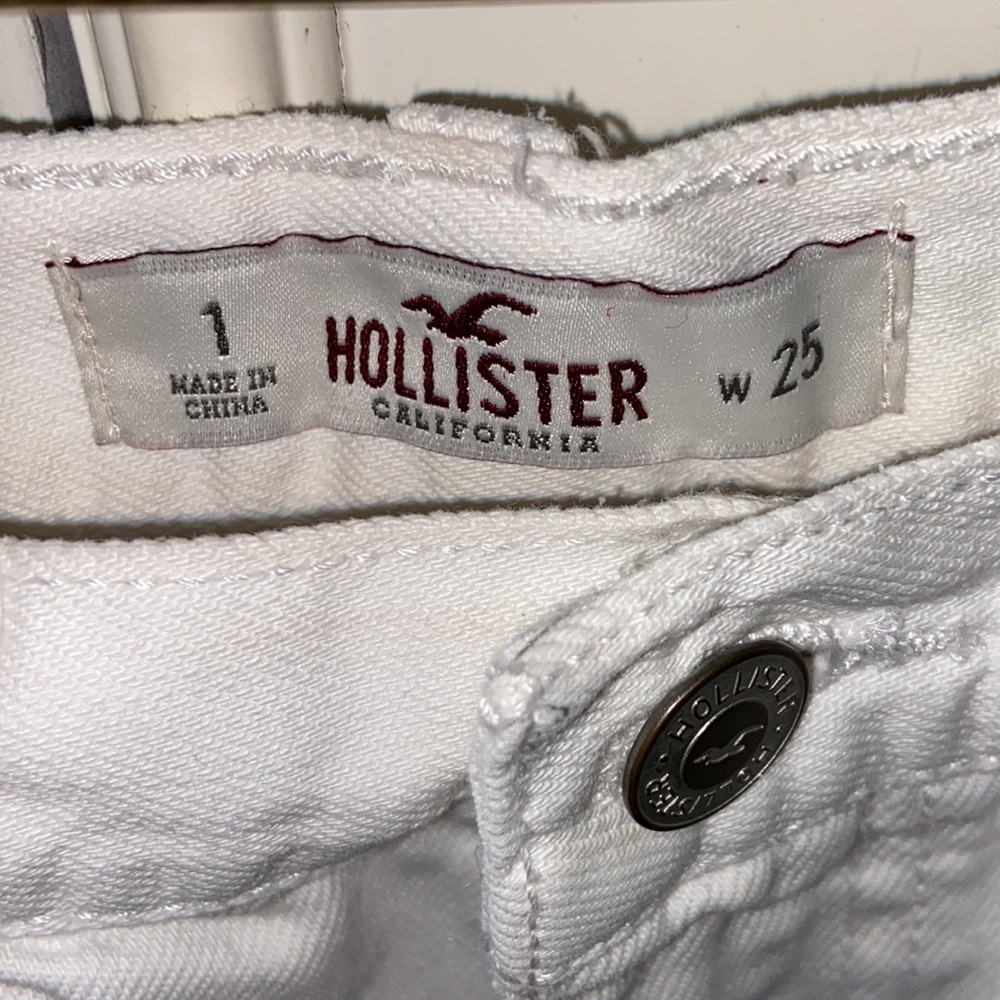 HOLLISTER HIGH RISE WHITE SHORTS - Picture 2 of 3
